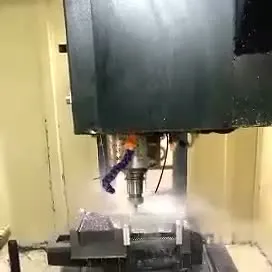 真鍮 CNC 旋削部品 OEM フライス加工サービス 小型精密スペアパーツ 旋盤 自動車電気付属品 CNC 部品加工